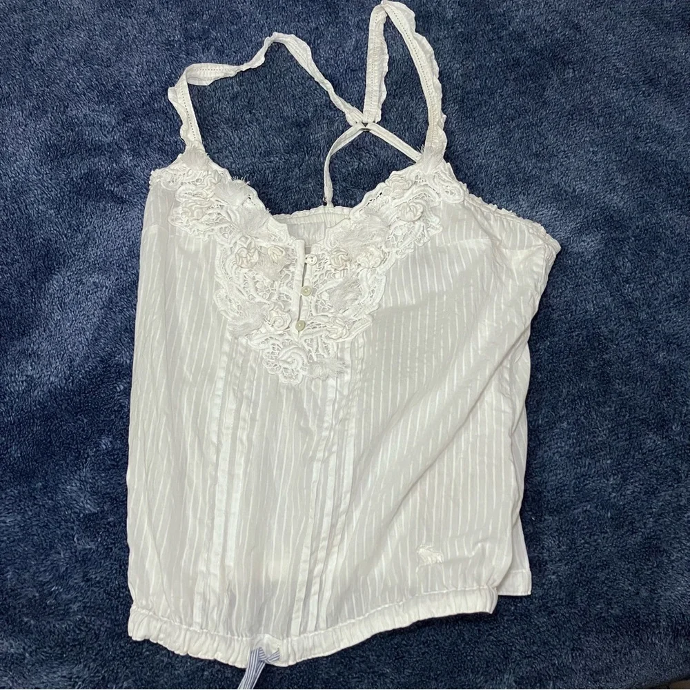 Abercrombie & Fitch White Top with Blue Trim Label Detail - Picture 7 of 8